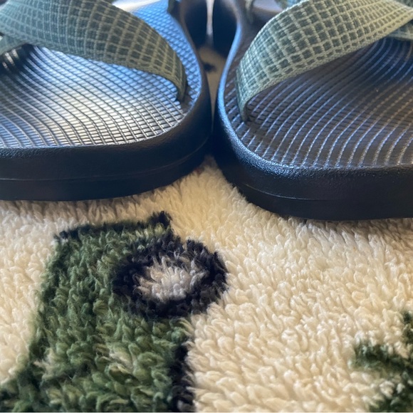 Chaco Outsiders Green and Black Strappy Sandals - Picture 3 of 10